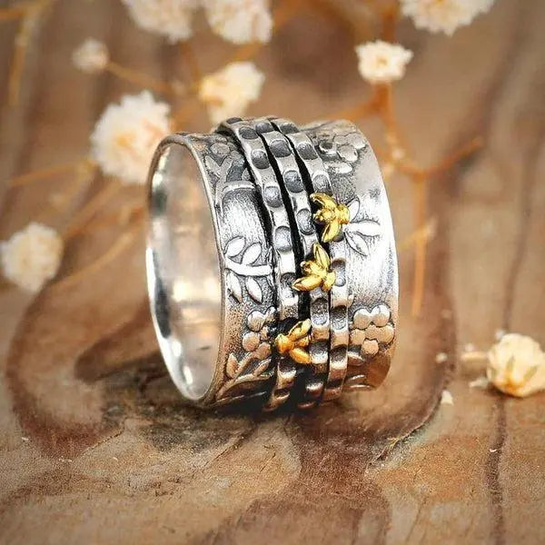 Small ring with bee flower