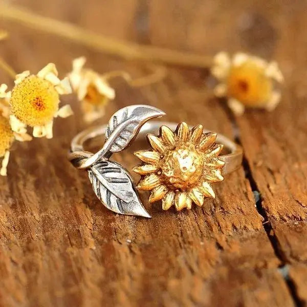 Adjustable gold ring with sunflower
