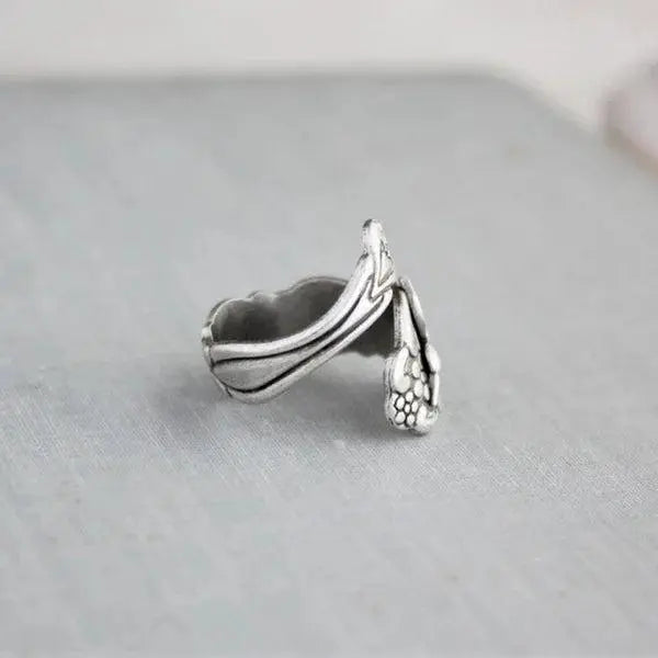 Hummingbird flower ring