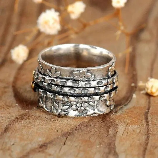 Small ring with bee flower