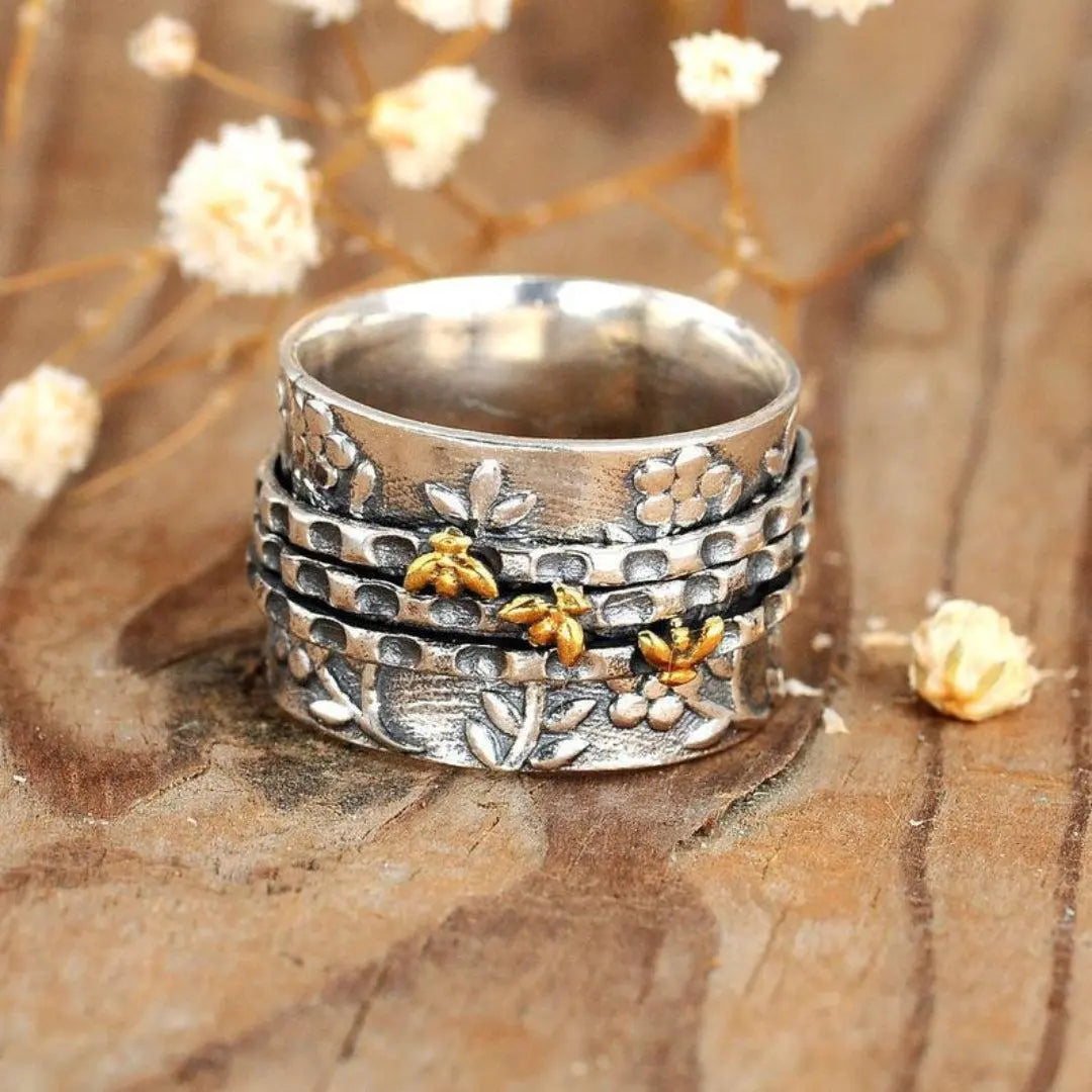 Small ring with bee flower