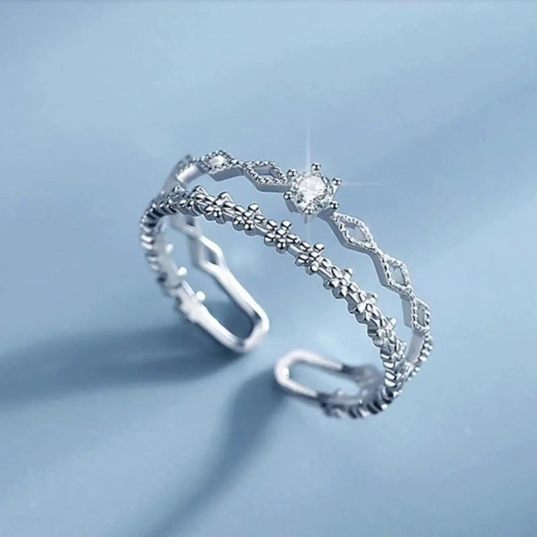 Adjustable, elegant ring with cubic zirconia in sterling silver