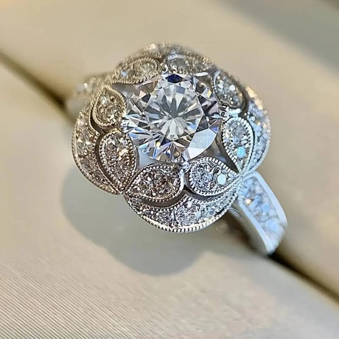 Shiny vintage ring in silver color