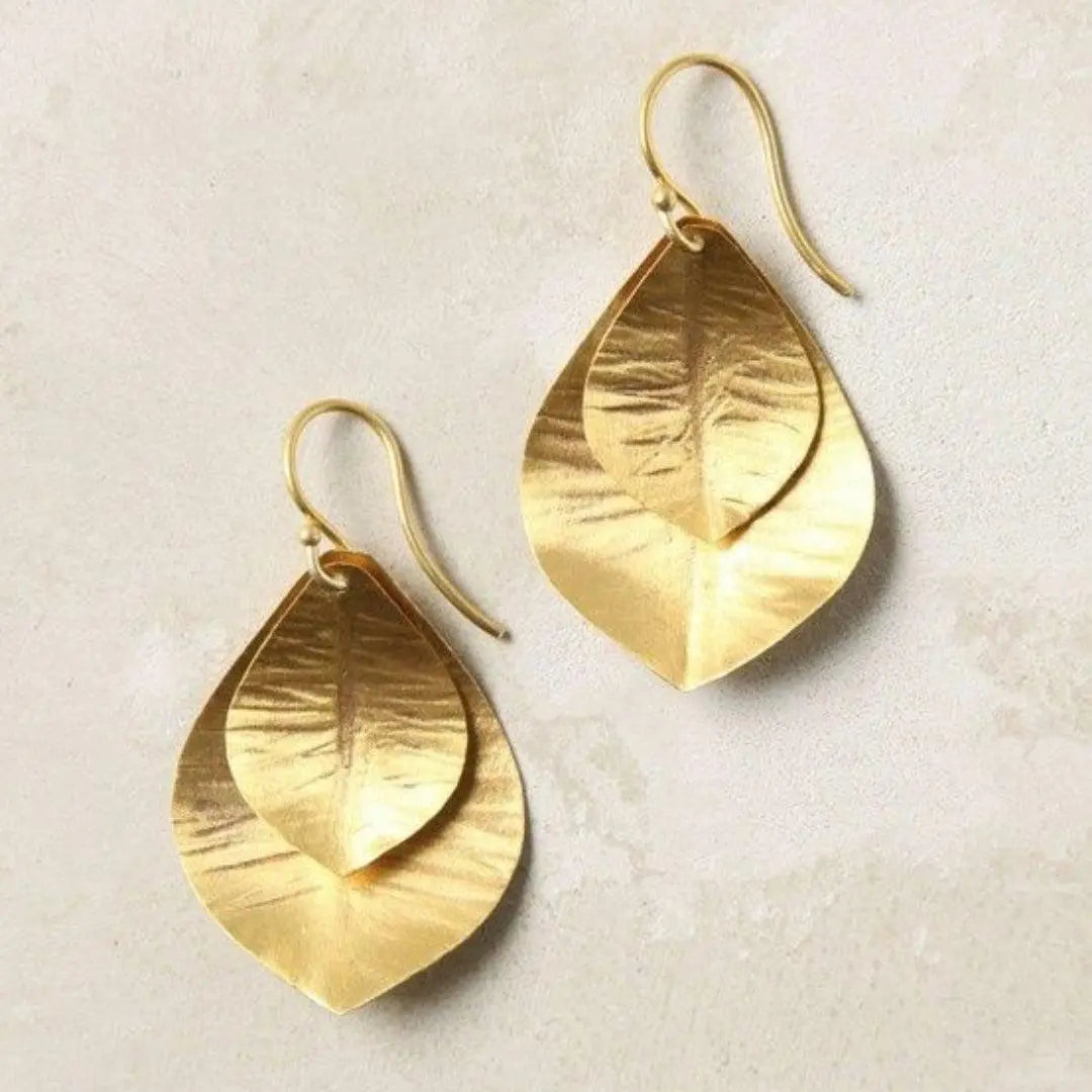 Double gold earrings in vintage style