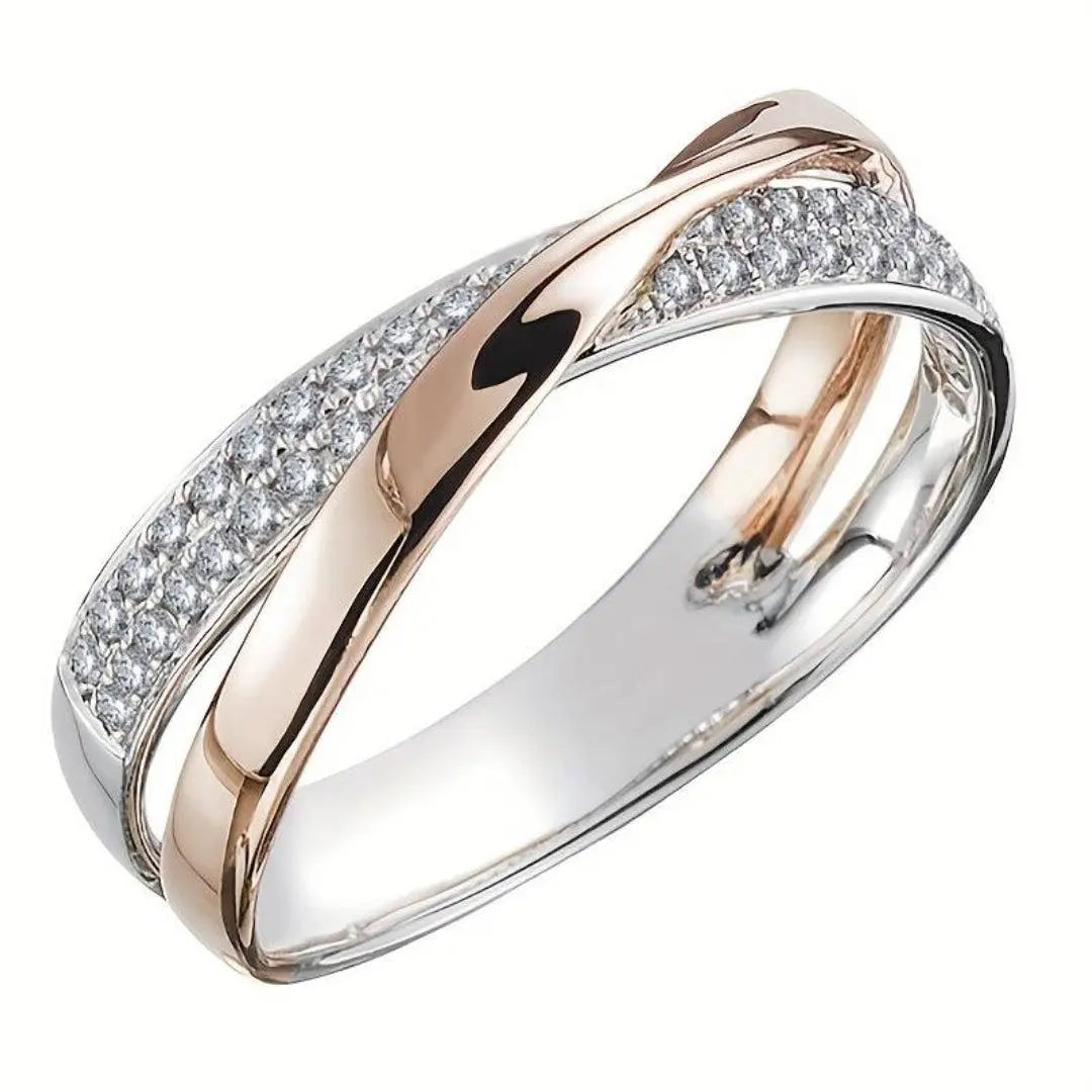 Elegant curved ring with rock crystal