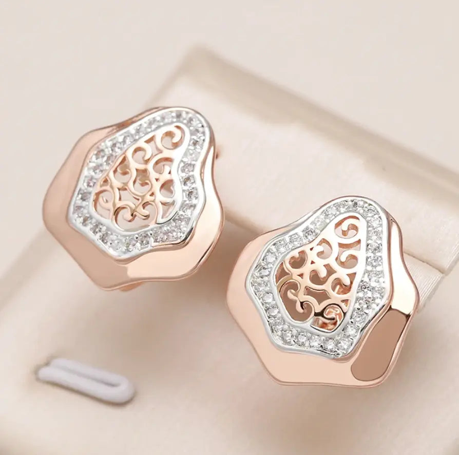 Gold earrings with zircons