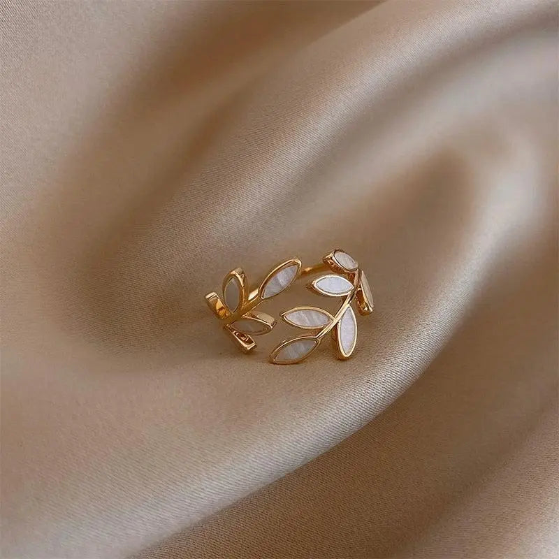 Ring with gold leaves