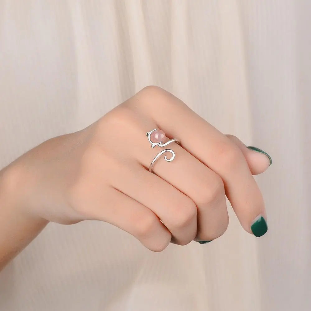Ring with cat in sterling silver and pink agate