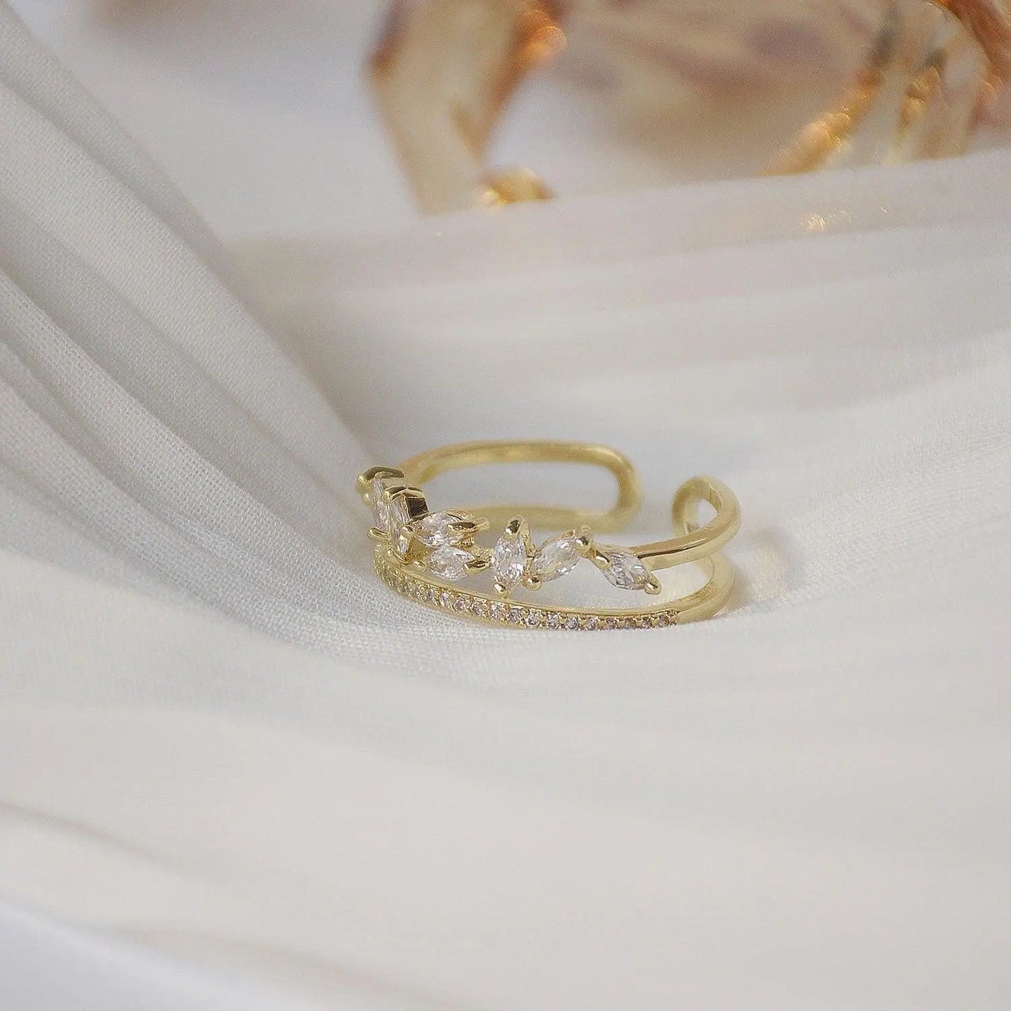 Adjustable gold zirconia ring
