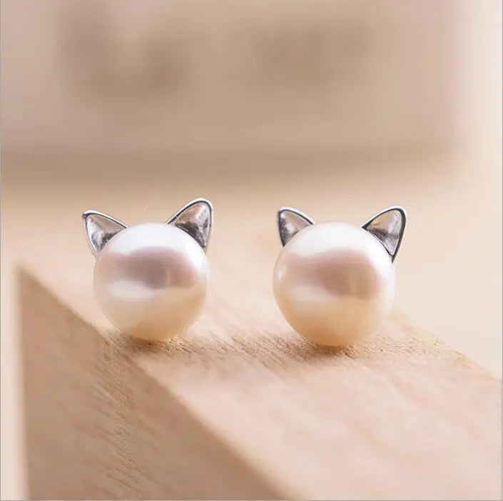 Cat earrings with cultured pearls and silver