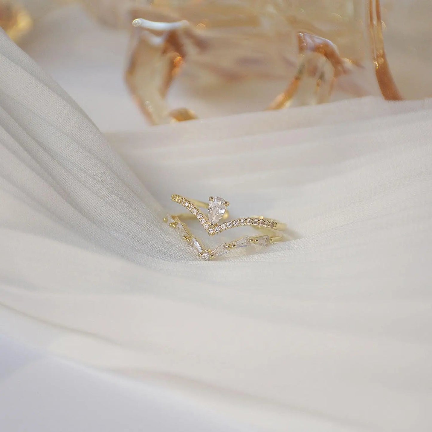 Adjustable gold zirconia ring