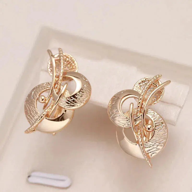 Elegant gold Guggenheim earrings