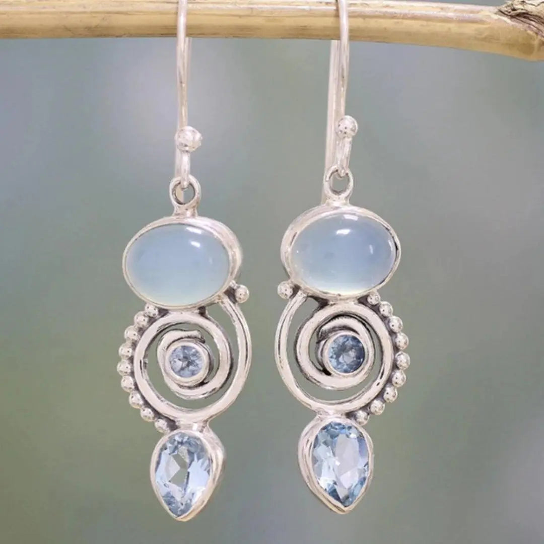 Silver earrings with moonstone