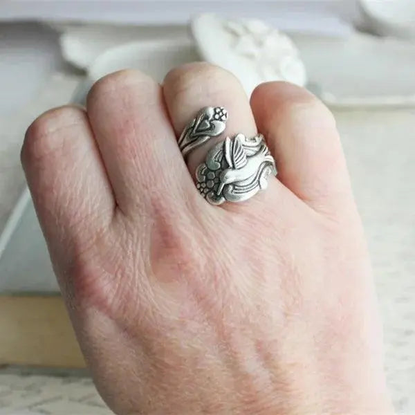 Hummingbird flower ring