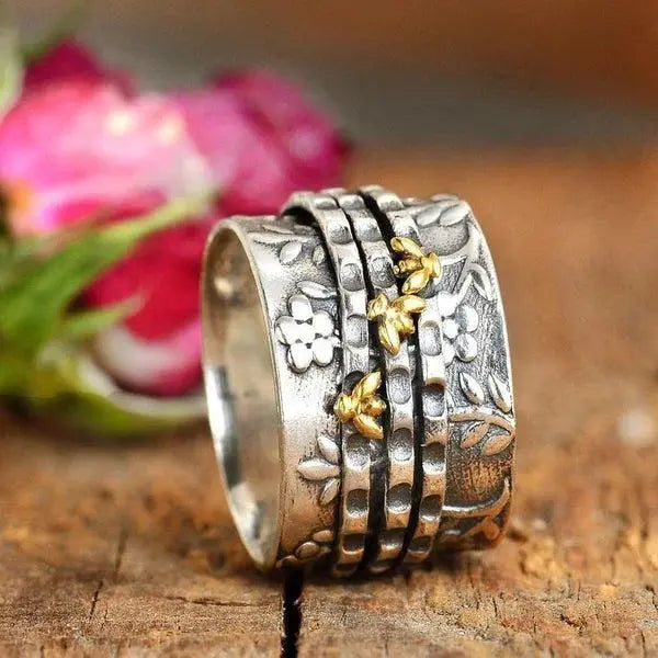 Small ring with bee flower