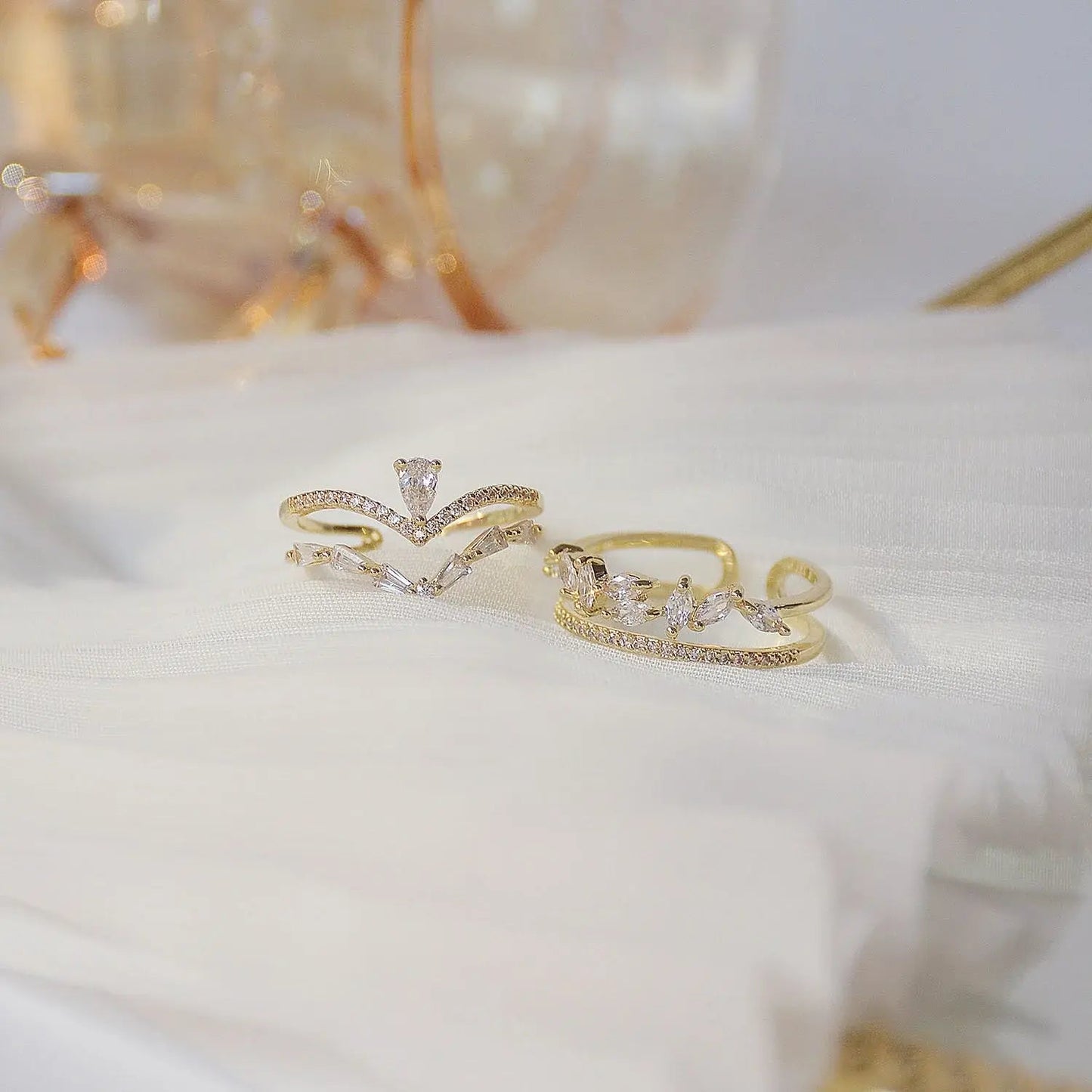 Adjustable gold zirconia ring