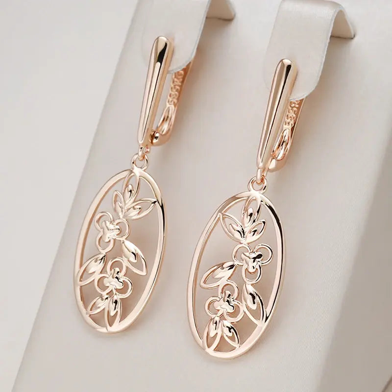 Elegant round earrings in gold color
