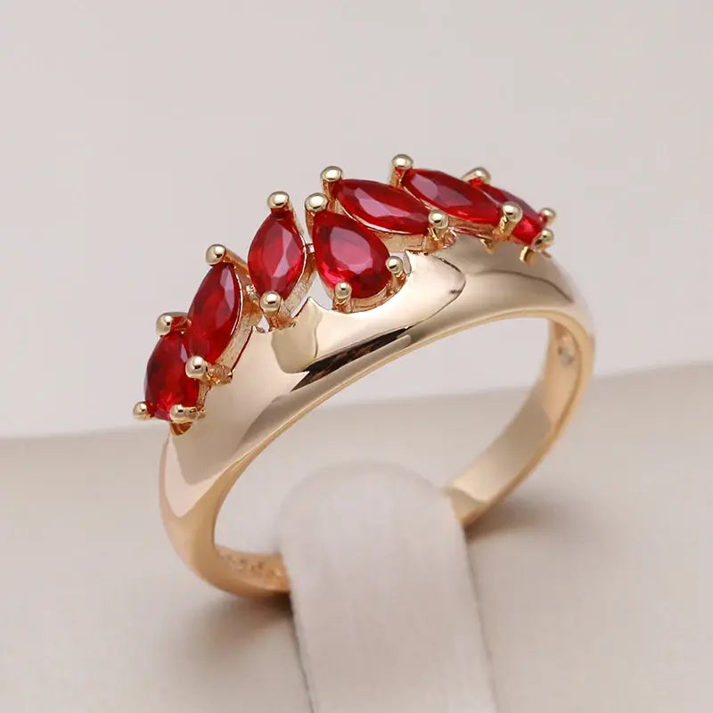 Elegant ring with red crystal