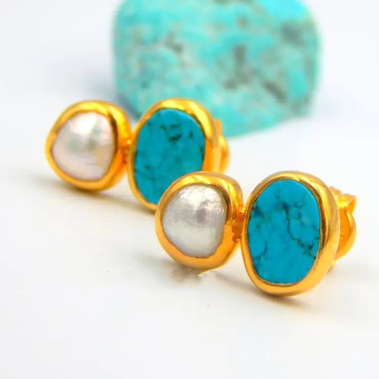 Gold vintage earrings with turquoise stone