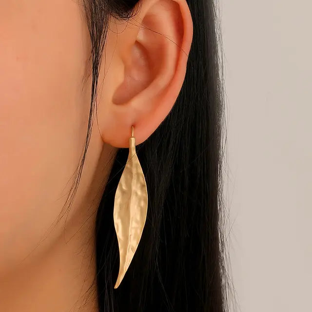 Vintage earrings with gold leaves
