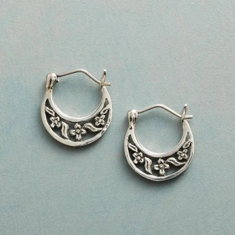 Silver plated vintage style earrings with floral design