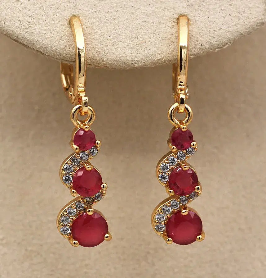 Elegant earrings with gold zircons