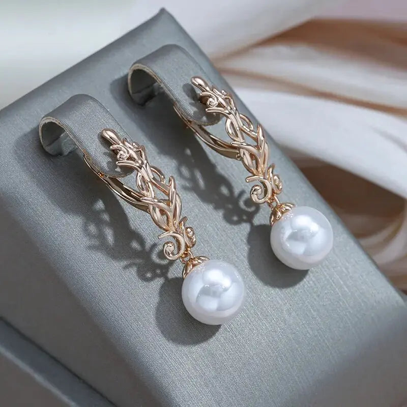 Elegant pendant earrings with pearls