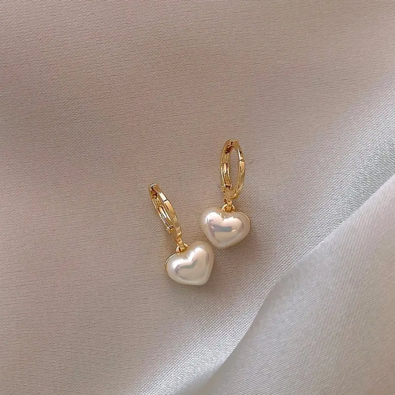 Elegant pearl heart earrings
