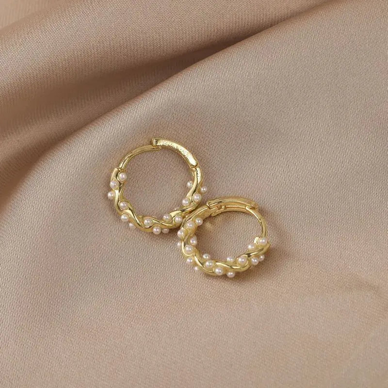 Elegant round earrings with pearls and inlay