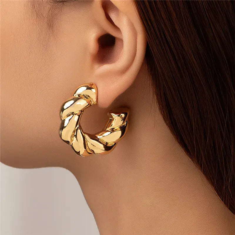 Gold vintage style circle earrings