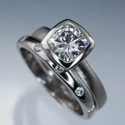 Silver-plated ring with cubic crystal inlay
