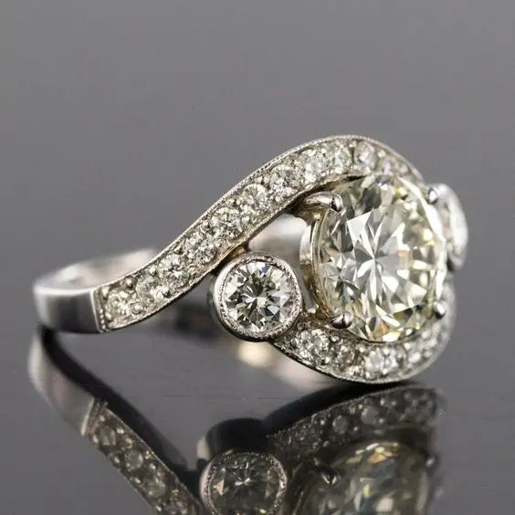 Sparkling ring with crystal silver