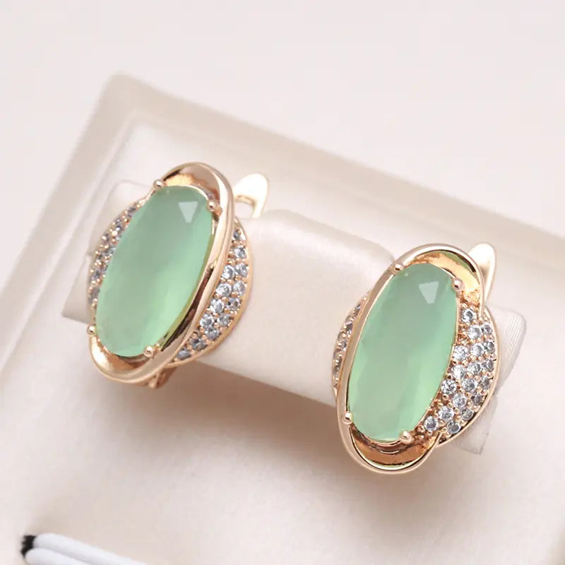 Elegant earrings with green crystal eye in gold color