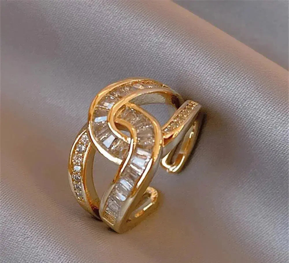 Elegant ring with a knot