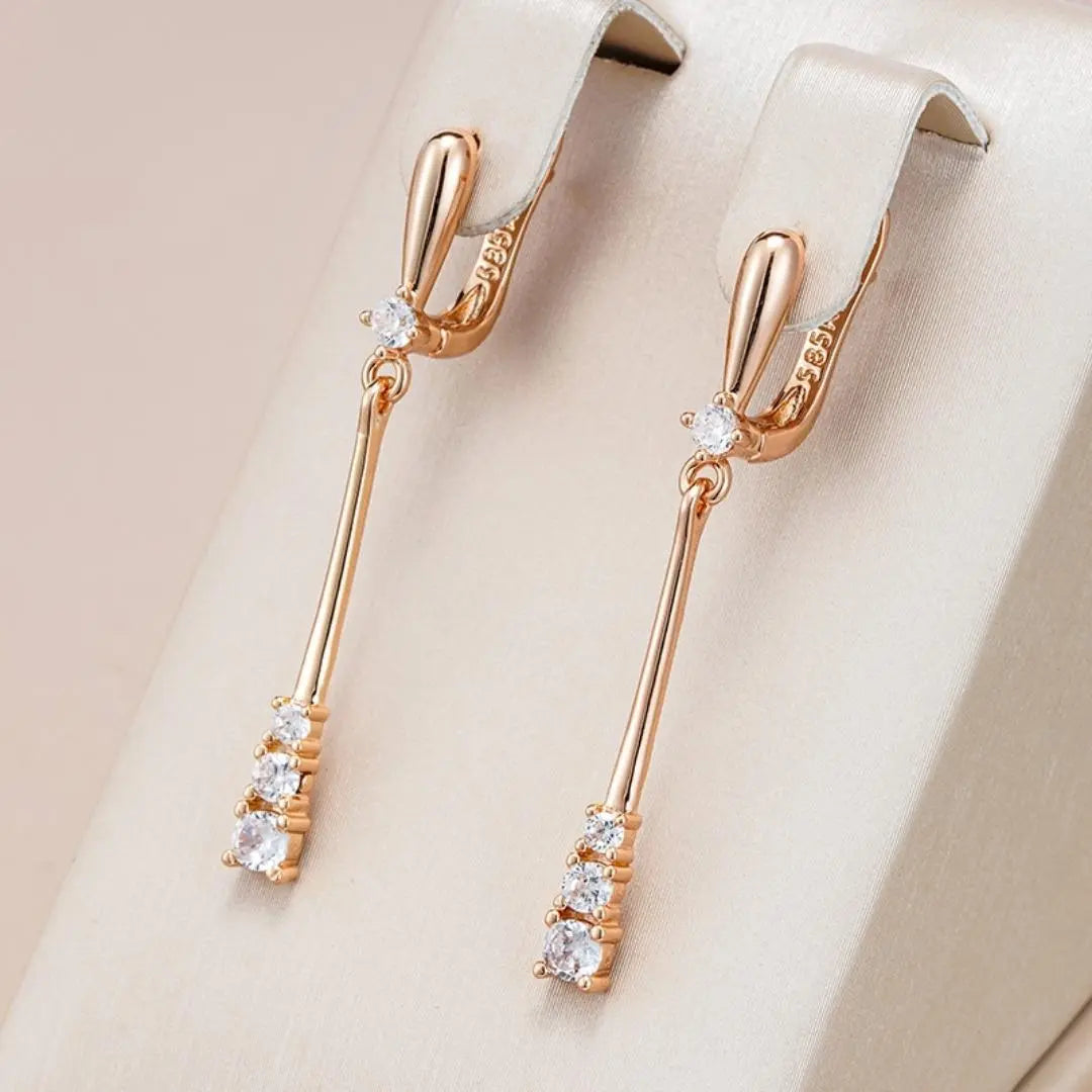 Gold earrings with zirconium dioxide