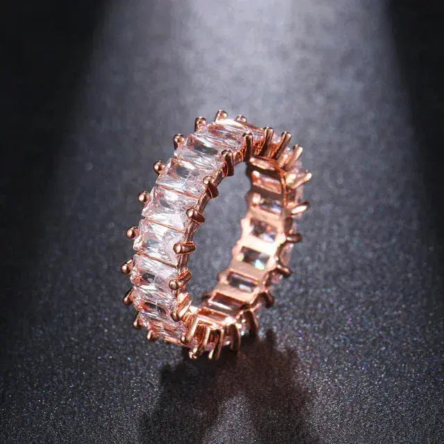 Luxury zirconia ring in gold and silver