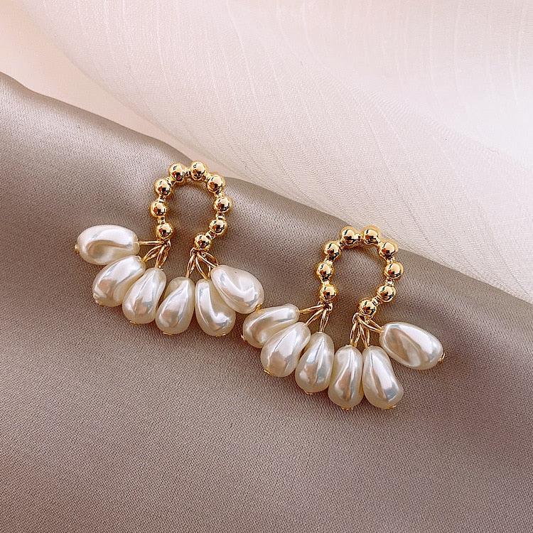 Earrings made of baroque pearls