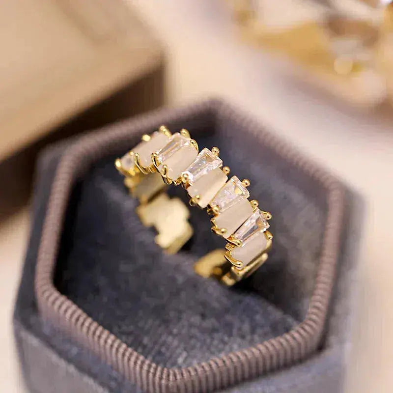Elegant ring with inlaid zircons