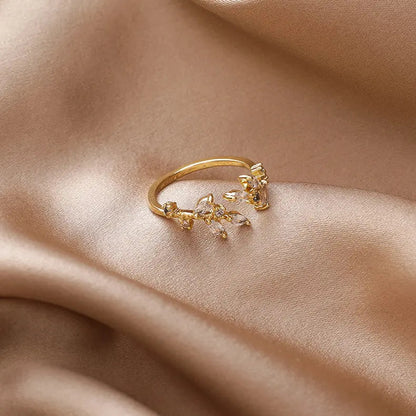 Adjustable ring with gold-colored crystal leaves