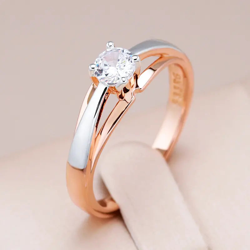 Luxury ring with white crystal