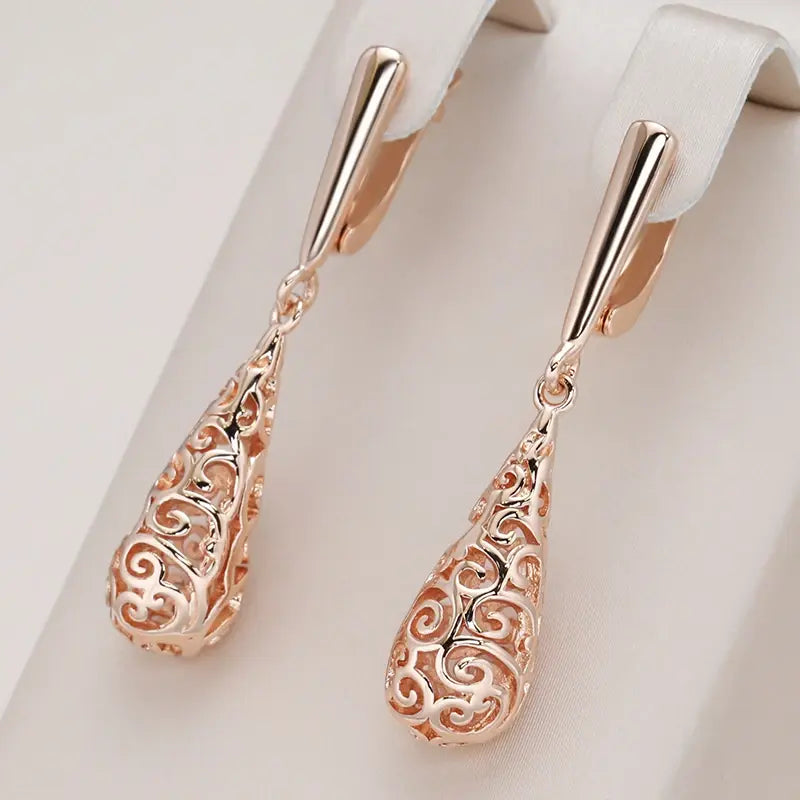 Hanging mandala earrings in gold color