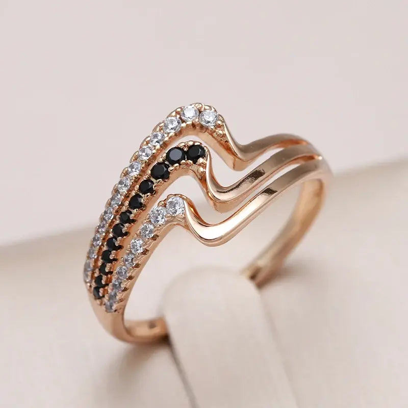 Elegant ring with a wave of zirconia