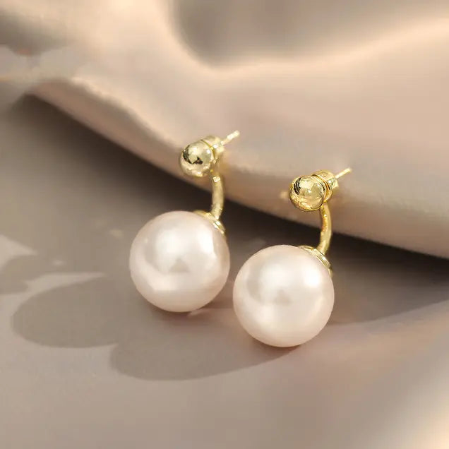Gold earrings with pearls