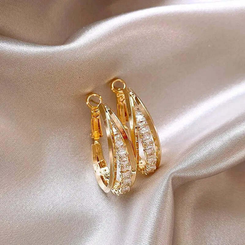 Elegant earrings with round crystals