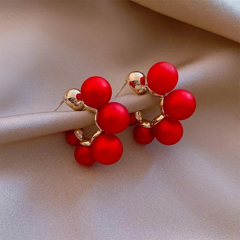 Elegant earrings with pearls