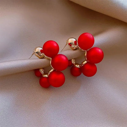 Elegant earrings with pearls