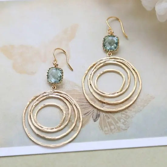 Vintage style earrings with gold and zirconia spiral motif