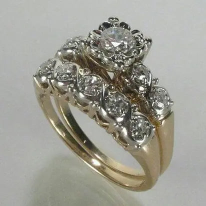 Gold vintage ring with glitter