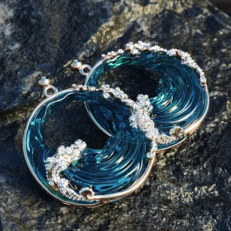 Round earrings in vintage style